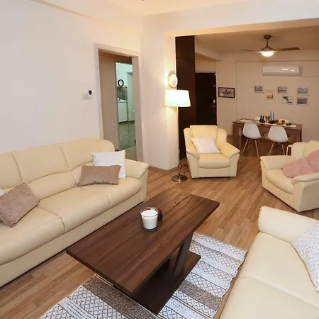 The Bridge-house Apartment *