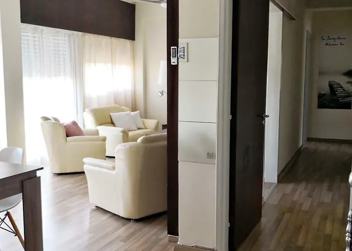 The Bridge-house 公寓